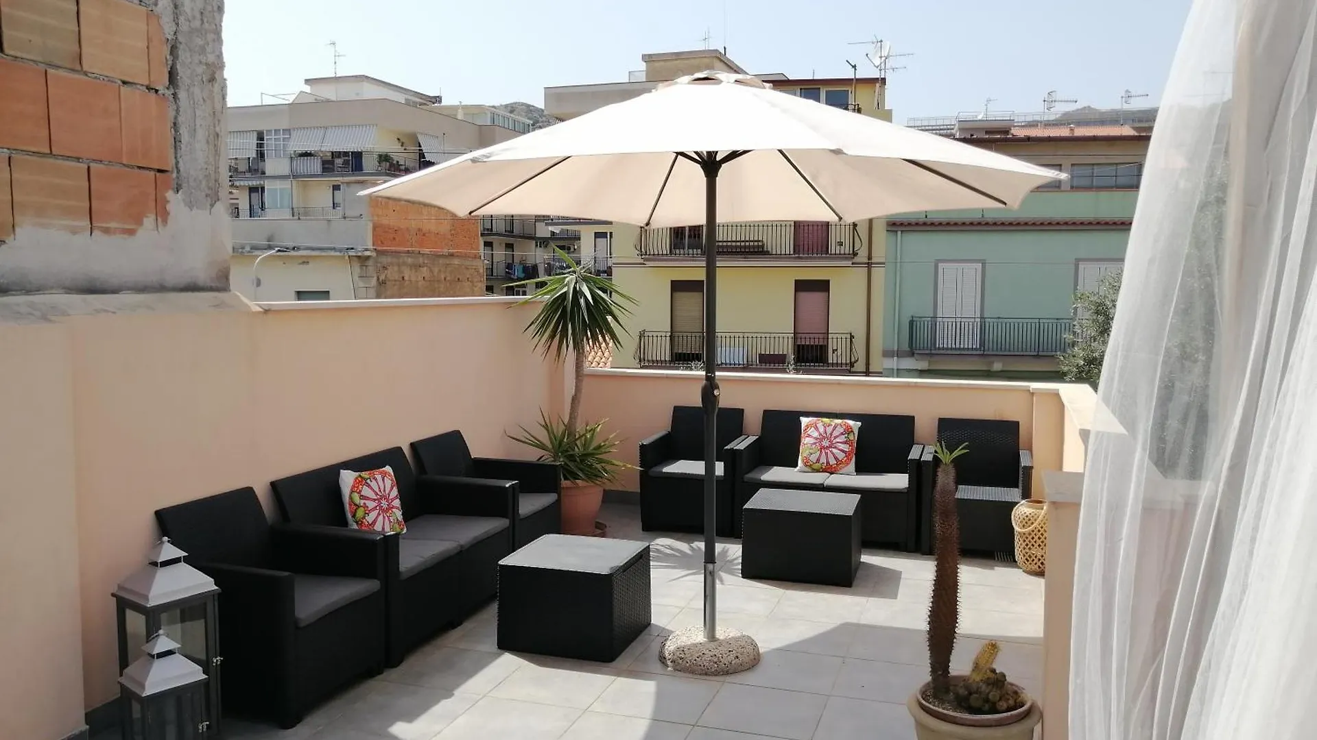 B & B Jasmine Santa Teresa Di Riva Bed & Breakfast