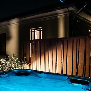 https://naboo-luxury-suites.hotelinveneto.com