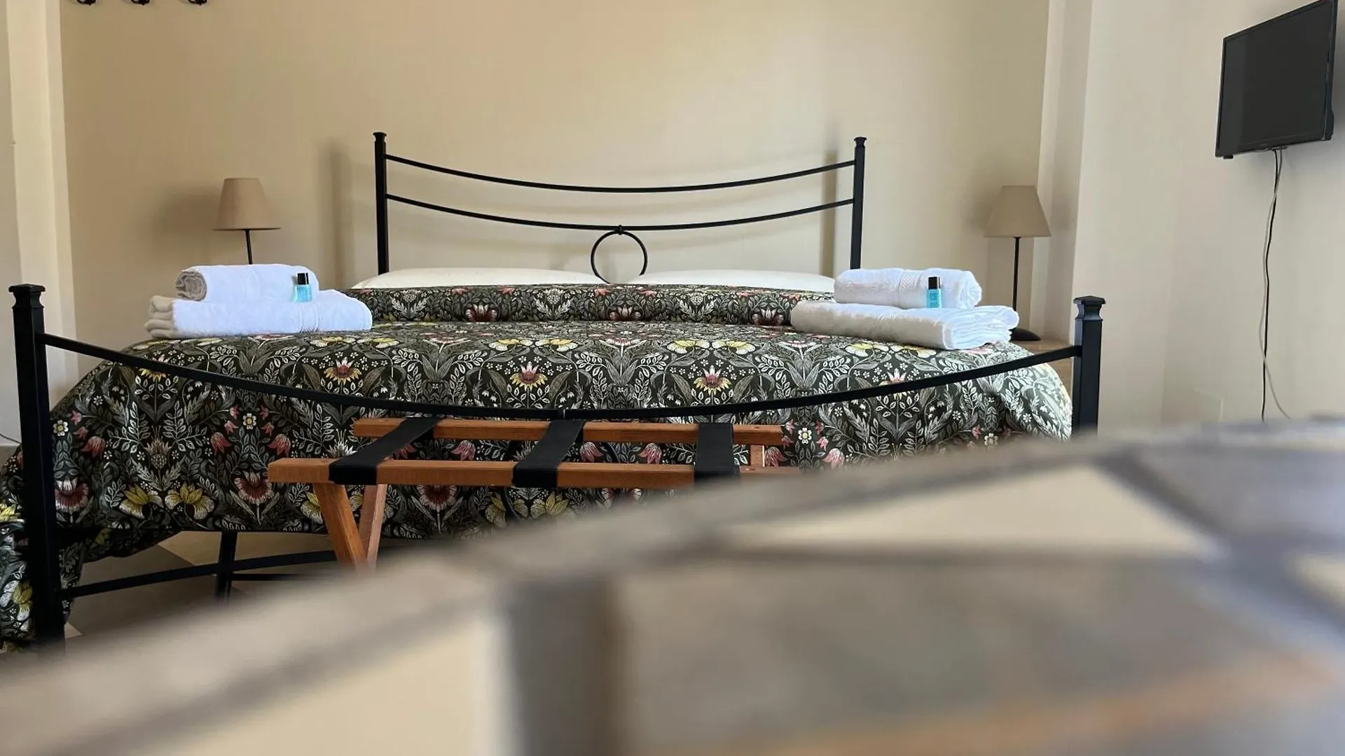 B & B Jasmine Santa Teresa Di Riva Bed & Breakfast